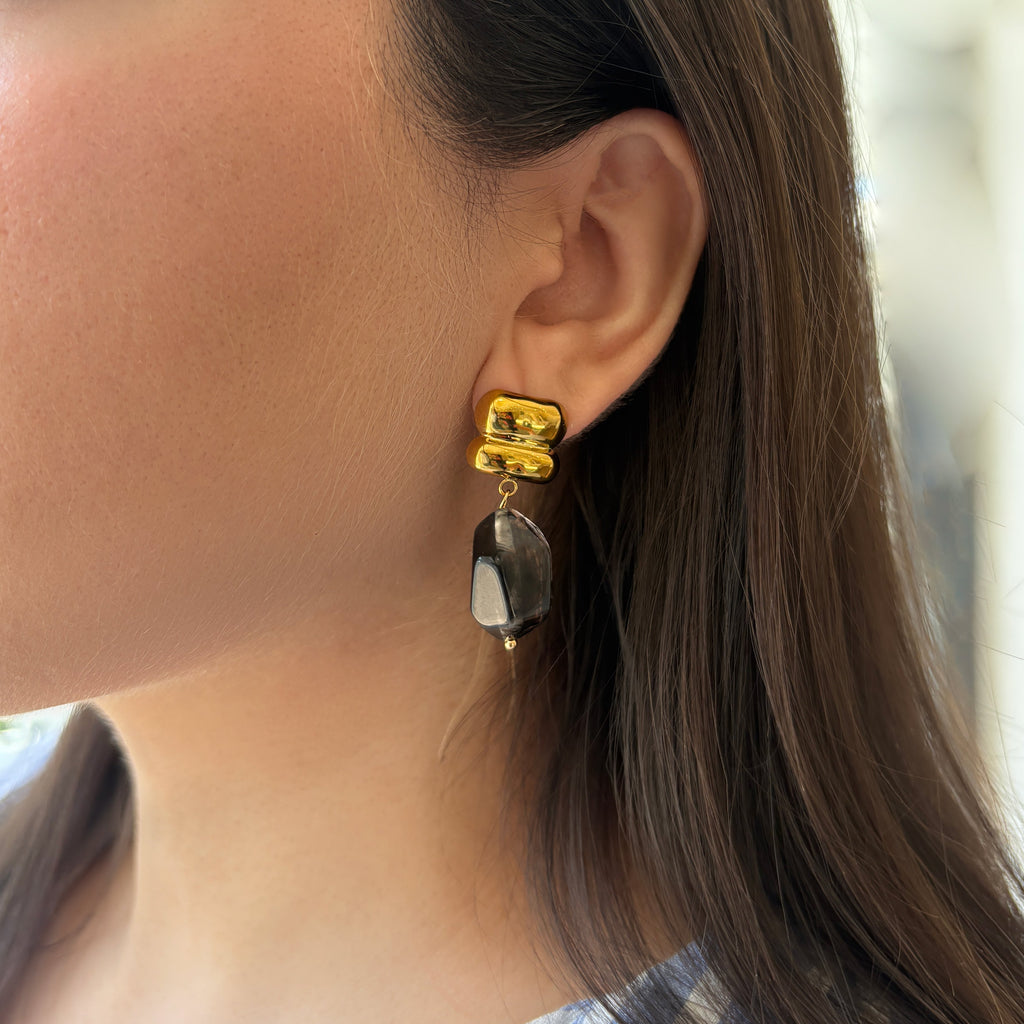 Aretes black stone